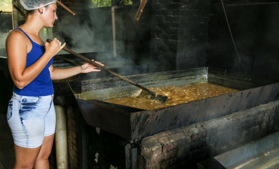 Produção de açucar mascavo e de melado de açúcar mascavo de cana-de-açúcar produzido pelo produtor Rafael Morgenstern em Capanema, no sudoeste do Paraná.  Capanema - 16/01/2020 - Foto: Geraldo Bubniak/AEN