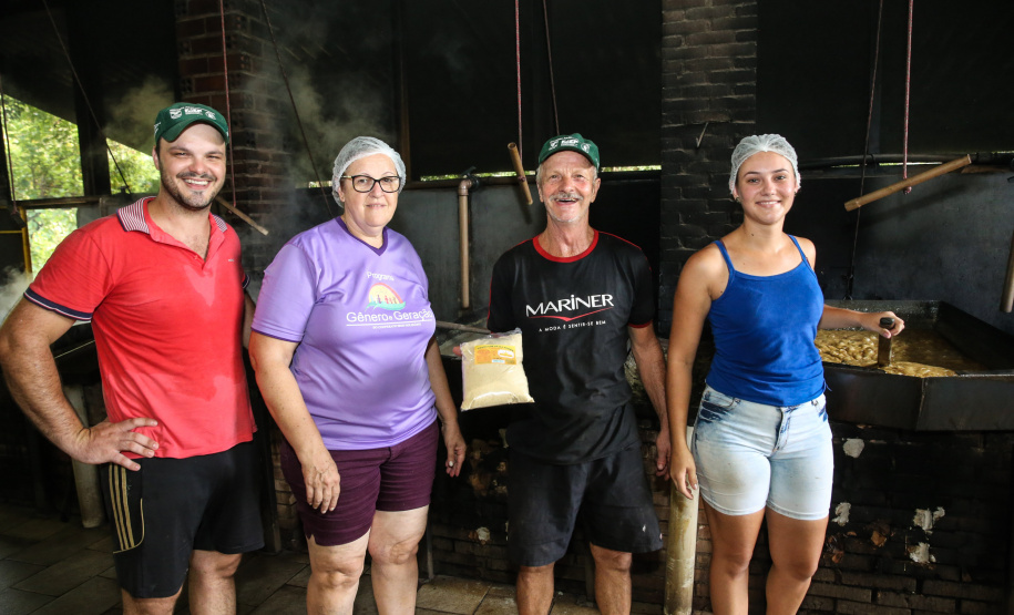 Produção de açucar mascavo e de melado de açúcar mascavo de cana-de-açúcar produzido pelo produtor Rafael Morgenstern em Capanema, no sudoeste do Paraná.  Capanema - 16/01/2020 - Foto: Geraldo Bubniak/AEN