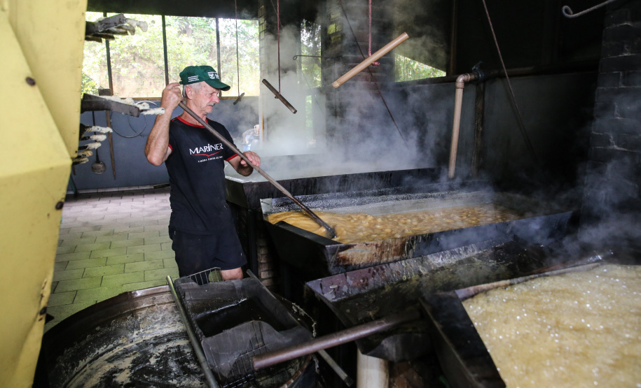 Produção de açucar mascavo e de melado de açúcar mascavo de cana-de-açúcar produzido pelo produtor Rafael Morgenstern em Capanema, no sudoeste do Paraná.  Capanema - 16/01/2020 - Foto: Geraldo Bubniak/AEN