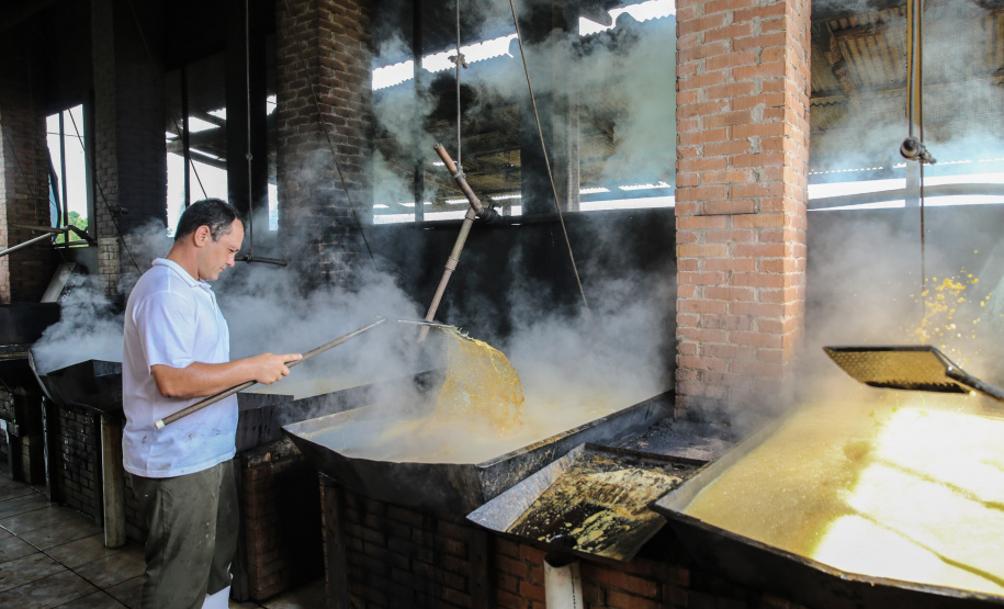 Produção de açucar mascavo e de melado de açúcar mascavo de cana-de-açúcar produzido pela familia do produtor Gilberto Hass  em Capanema, no sudoeste do Paraná.  Capanema - 16/01/2020 - Foto: Geraldo Bubniak/AEN