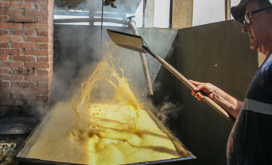 Produção de açucar mascavo e de melado de açúcar mascavo de cana-de-açúcar produzido pela familia do produtor Gilberto Hass  em Capanema, no sudoeste do Paraná.  Capanema - 16/01/2020 - Foto: Geraldo Bubniak/AEN