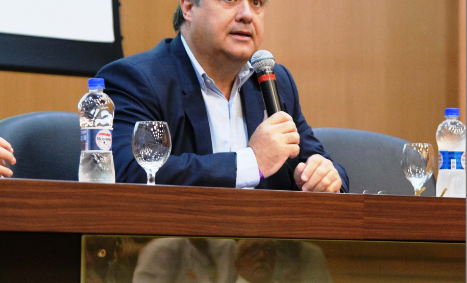 A importância do envolvimento da população na eliminação dos criadouros do mosquito da dengue foi um dos temas da palestra do secretário de Estado da Saúde, Beto Preto, nesta terça-feira (21), na sede do Senac, em Curitiba. Foto: Américo Antonio/SESA