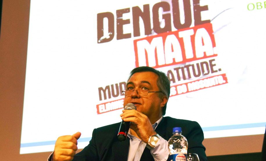 A importância do envolvimento da população na eliminação dos criadouros do mosquito da dengue foi um dos temas da palestra do secretário de Estado da Saúde, Beto Preto, nesta terça-feira (21), na sede do Senac, em Curitiba. Foto: Américo Antonio/SESA