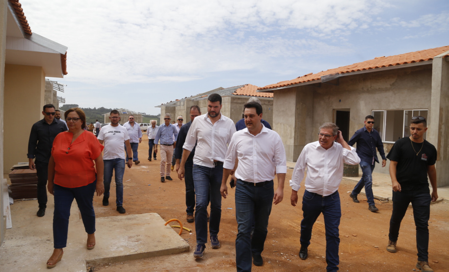 O governador Carlos Massa Ratinho Junior entrega 200 casas a famílias de Jaguariaíva.  Foto: Gilson Abreu/AEN