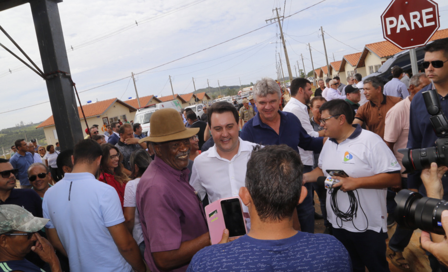 O governador Carlos Massa Ratinho Junior entrega 200 casas a famílias de Jaguariaíva.  Foto: Gilson Abreu/AEN