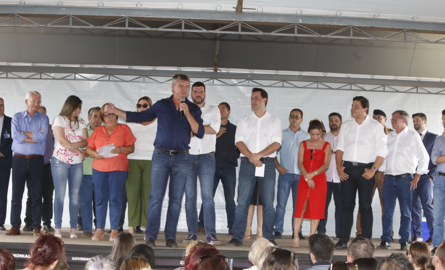 O governador Carlos Massa Ratinho Junior entrega 200 casas a famílias de Jaguariaíva.  Foto: Gilson Abreu/AEN