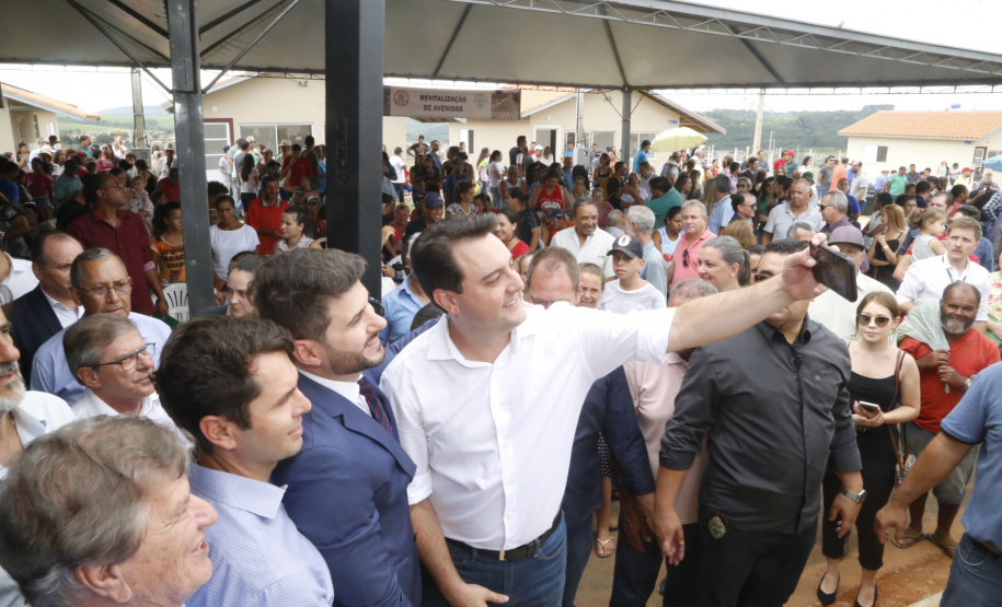 O governador Carlos Massa Ratinho Junior entrega 200 casas a famílias de Jaguariaíva.  Foto: Gilson Abreu/AEN