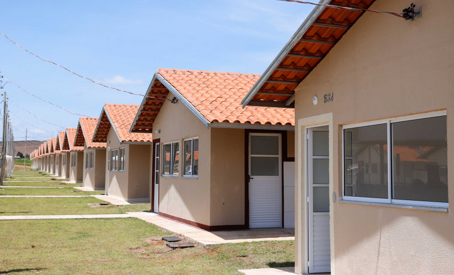 O governador Carlos Massa Ratinho Junior entrega 200 casas a famílias de Jaguariaíva.