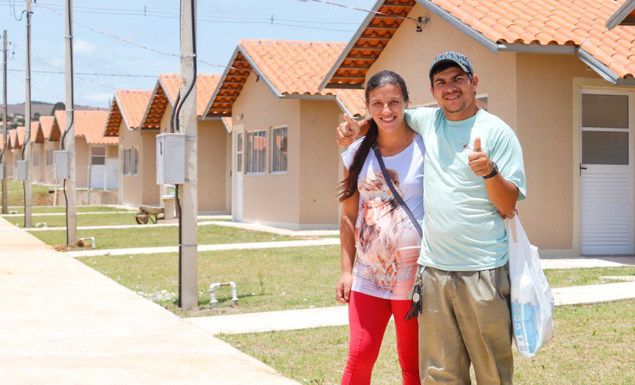 O governador Carlos Massa Ratinho Junior entrega 200 casas a famílias de Jaguariaíva.