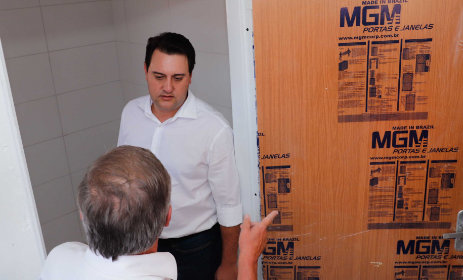 O governador Carlos Massa Ratinho Junior entrega  200 casas a famílias de Jaguariaíva.