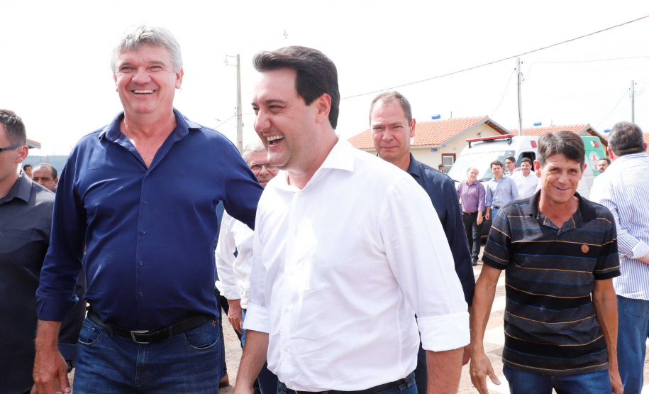 O governador Carlos Massa Ratinho Junior entrega  200 casas a famílias de Jaguariaíva.