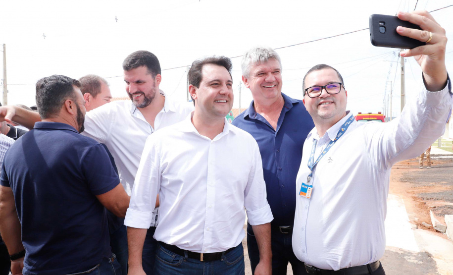 O governador Carlos Massa Ratinho Junior entrega  200 casas a famílias de Jaguariaíva.