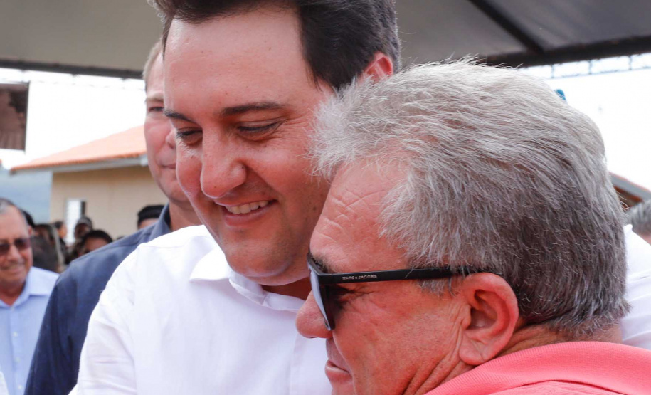 O governador Carlos Massa Ratinho Junior entrega  200 casas a famílias de Jaguariaíva.