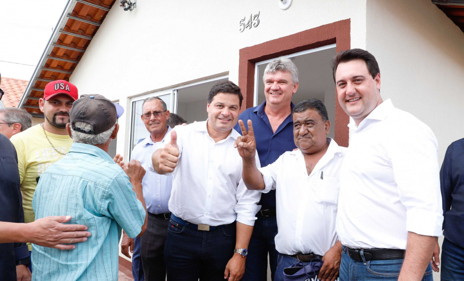 O governador Carlos Massa Ratinho Junior entrega  200 casas a famílias de Jaguariaíva.