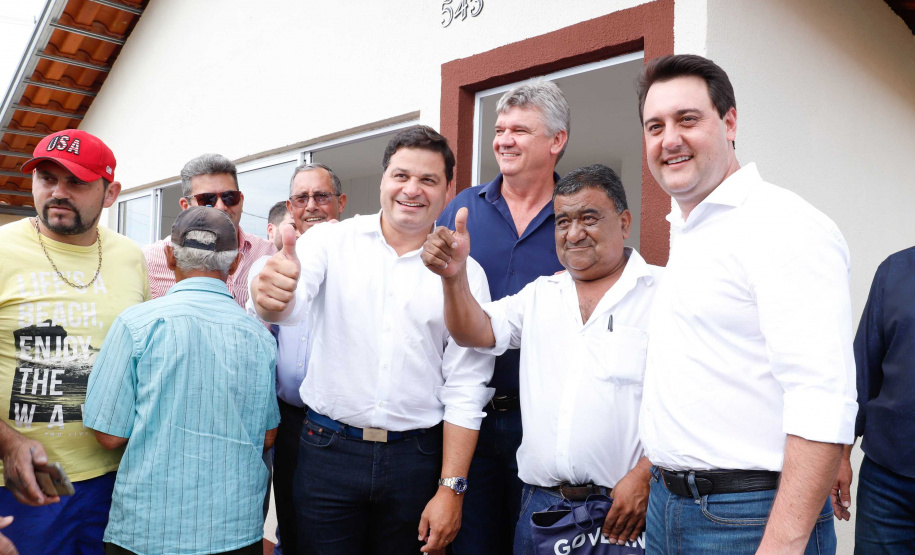 O governador Carlos Massa Ratinho Junior entrega  200 casas a famílias de Jaguariaíva.
