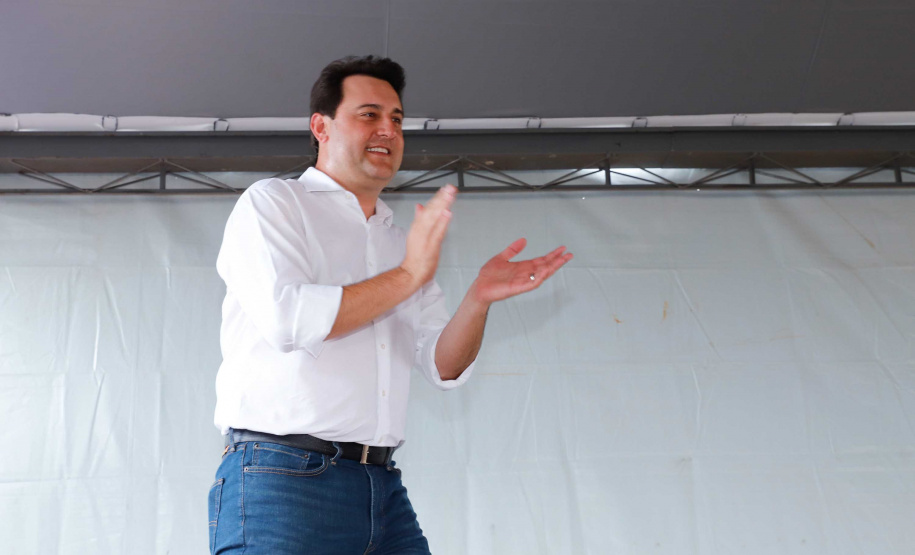 O governador Carlos Massa Ratinho Junior entrega  200 casas a famílias de Jaguariaíva.