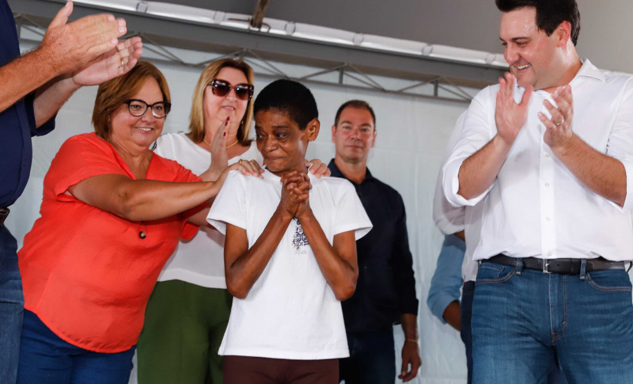 O governador Carlos Massa Ratinho Junior entrega  200 casas a famílias de Jaguariaíva.