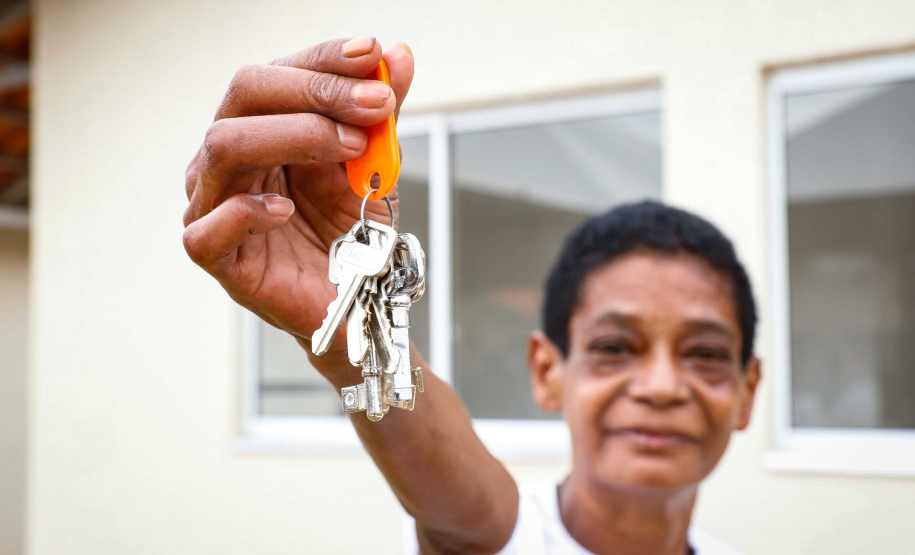 O governador Carlos Massa Ratinho Junior entrega  200 casas a famílias de Jaguariaíva.