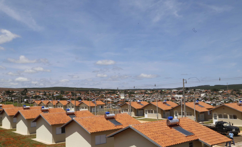 O governador Carlos Massa Ratinho Junior entrega 200 casas a famílias de Jaguariaíva.  Foto: Gilson Abreu/AEN