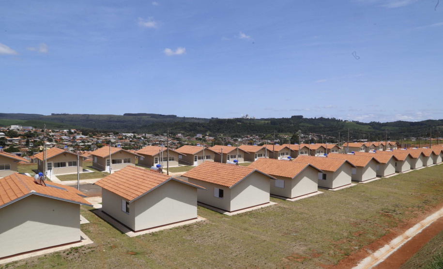 O governador Carlos Massa Ratinho Junior entrega 200 casas a famílias de Jaguariaíva.  Foto: Gilson Abreu/AEN