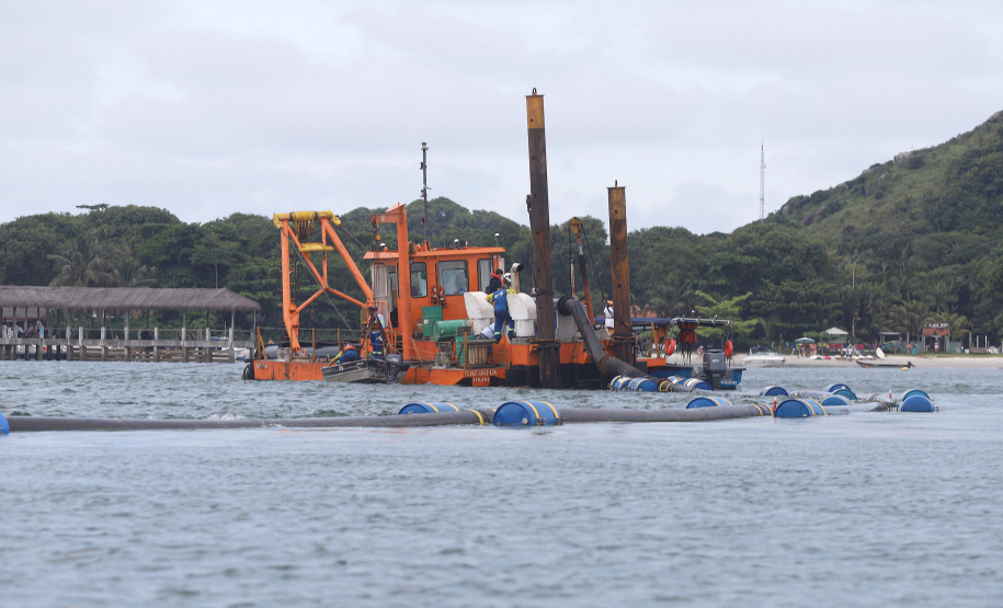 Ilha do Mel - Dragagem na ilha.Paranaguá, 10-01-20.Foto: Arnaldo Alves / AEN.