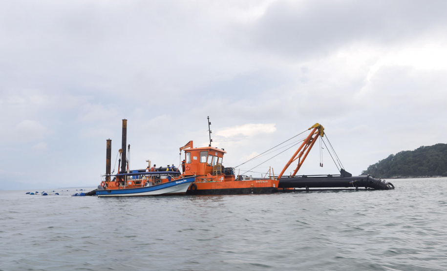 Ilha do Mel - Dragagem na ilha.Paranaguá, 10-01-20.Foto: Arnaldo Alves / AEN.