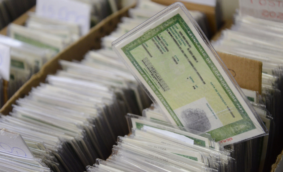 A Polícia Civil do Paraná (PCPR) iniciou a emissão de um novo modelo de carteira de identidade. O documento possibilita a inclusão de diversos dados e oferece mais segurança contra a falsificação. O antigo Registro Geral (RG) continua válido. Foto:Polícia Civil