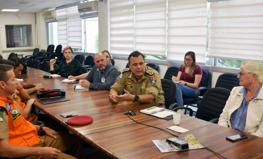 A Defesa Civil realizou nesta quarta-feira (22) videoconferência sobre a instalação de gabinetes de crise e decretação de situação de emergência para representantes de municípios de todas as regiões do Paraná. Foi na sede da Secretaria da Saúde do Paraná, como parte das ações do Comitê Intersetorial de Controle da Dengue.Foto:SESA