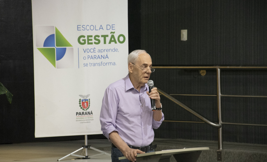 Um novo grupo de 35 servidores públicos estaduais está participando do curso de integração funcional para iniciar suas atividades no quadro executivo do poder estadual. A Escola de Gestão do Paraná preparou a formação - que tem 40 horas de duração – e visa apresentar aos novos servidores as diferentes instâncias do executivo estadual. Foto:
Carlos Winnikes/SEAP