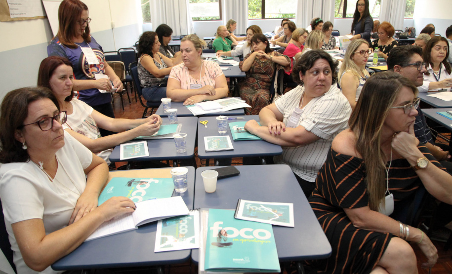 Mais de 2 mil diretores das escolas estaduais do Paraná se reúnem em Curitiba até o dia 31. É que ocorre na Capital, desde terça-feira (21), o Seminário Foco na Aprendizagem 2020, evento da Secretaria de Estado da Educação e do Esporte que busca promover o diálogo, formações e planejamento pedagógico aos gestores das instituições estaduais de ensino. Foto: Ari Dias/AEN