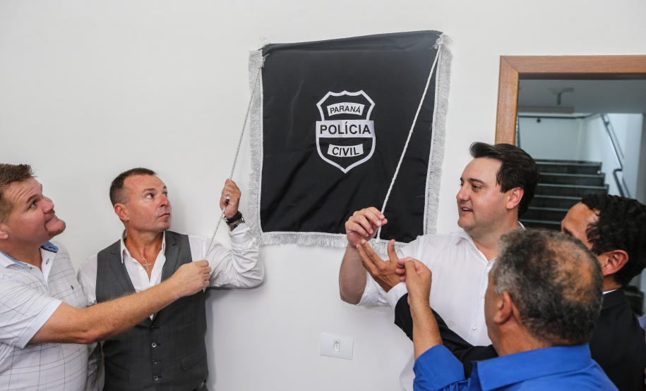 O Governador Carlos Massa Ratinho Junior inaugura nesta sexta-feira (24) a Delegacia Cidadã de Paranaguá, no Litoral. O novo prédio conta com toda estrutura adequada para atendimento ao público, com sala de plantão, investigação, cartório e demais departamentos administrativos. Os investimentos ultrapassam R$ 5 milhões.Paranaguá, 24/01/2020 -  Foto: Geraldo Bubniak/AEN