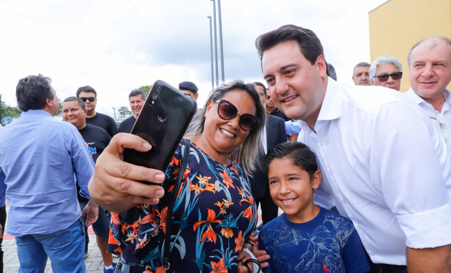 O governador Carlos Massa Ratinho Junior inaugurou nesta sexta-feira (24) a Delegacia Cidadã de Paranaguá, no Litoral do Estado. São cerca de 6,8 mil metros quadrados de área construída. É a maior unidade desse modelo que oferta atendimento especializado do Paraná. Os investimentos somaram mais de R$ 5 milhões.