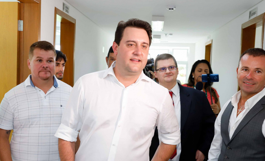 O governador Carlos Massa Ratinho Junior inaugurou nesta sexta-feira (24) a Delegacia Cidadã de Paranaguá, no Litoral do Estado. São cerca de 6,8 mil metros quadrados de área construída. É a maior unidade desse modelo que oferta atendimento especializado do Paraná. Os investimentos somaram mais de R$ 5 milhões.