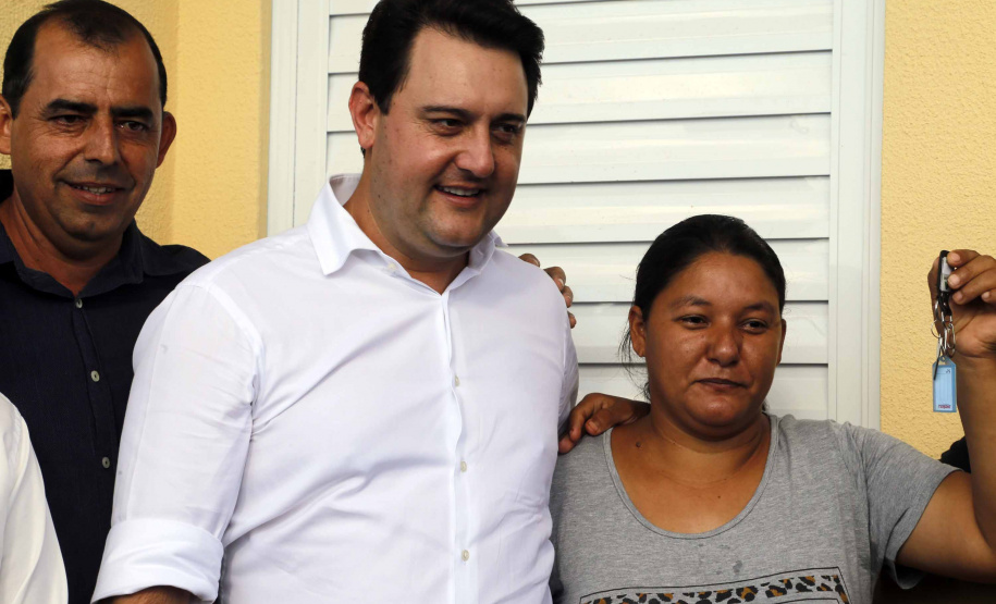 Quarenta e duas famílias carentes de Novo Itacolomi receberam nesta sexta-feira (24) casas populares construídas pelo Governo do Estado. O Residencial João Rossatto foi inaugurado pelo governador Carlos Massa Ratinho Junior e recebeu R$ 2,4 milhões de investimentos por meio do programa Nossa Gente.
foto Gilson Abreu/Aen