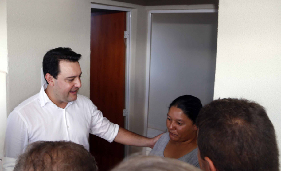 Quarenta e duas famílias carentes de Novo Itacolomi receberam nesta sexta-feira (24) casas populares construídas pelo Governo do Estado. O Residencial João Rossatto foi inaugurado pelo governador Carlos Massa Ratinho Junior e recebeu R$ 2,4 milhões de investimentos por meio do programa Nossa Gente.
foto Gilson Abreu/Aen