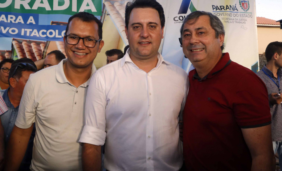 Quarenta e duas famílias carentes de Novo Itacolomi receberam nesta sexta-feira (24) casas populares construídas pelo Governo do Estado. O Residencial João Rossatto foi inaugurado pelo governador Carlos Massa Ratinho Junior e recebeu R$ 2,4 milhões de investimentos por meio do programa Nossa Gente.
foto Gilson Abreu/Aen