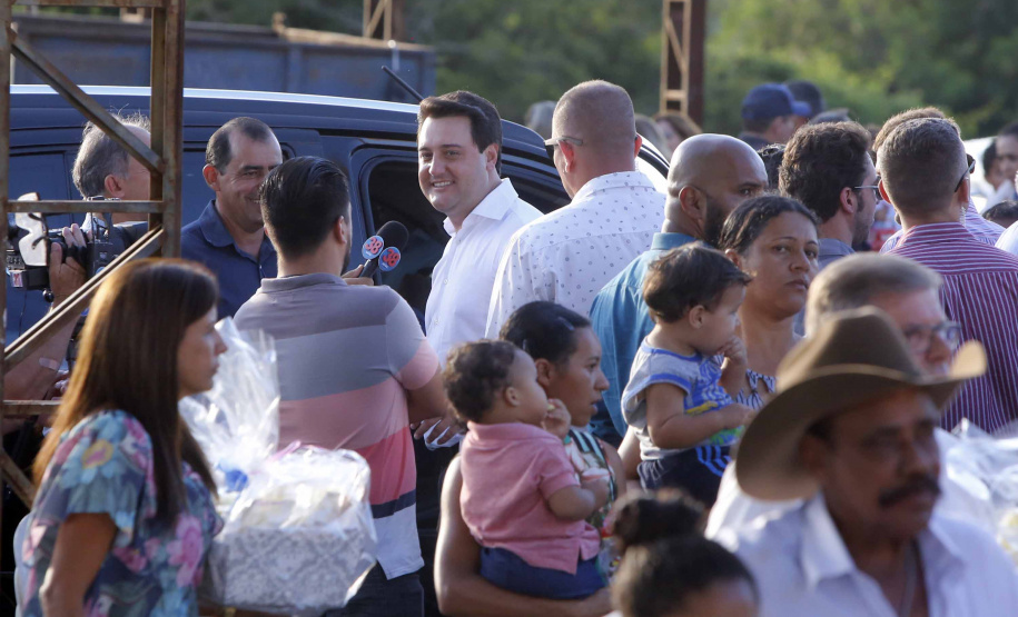 Quarenta e duas famílias carentes de Novo Itacolomi receberam nesta sexta-feira (24) casas populares construídas pelo Governo do Estado. O Residencial João Rossatto foi inaugurado pelo governador Carlos Massa Ratinho Junior e recebeu R$ 2,4 milhões de investimentos por meio do programa Nossa Gente.
foto Gilson Abreu/Aen