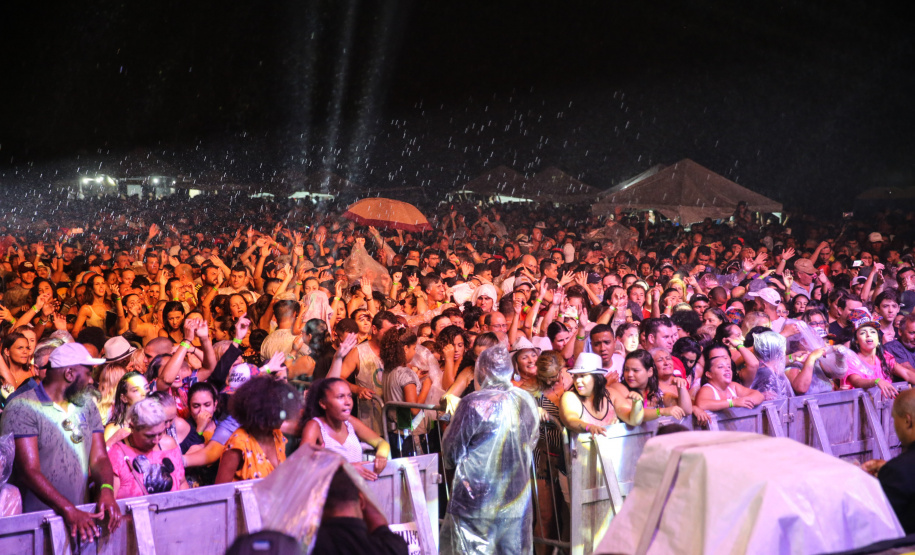 Show de Alexandre Pires em Matinhos nesta sexta-feira (24). O show é gratuitos e faz parte da programação cultural do Verão Maior e são promovidos pelo Governo do Estado em parceria com a Renault do Brasil.    Matinhos, 24/01/2020 -  Foto: Geraldo Bubniak/AEN