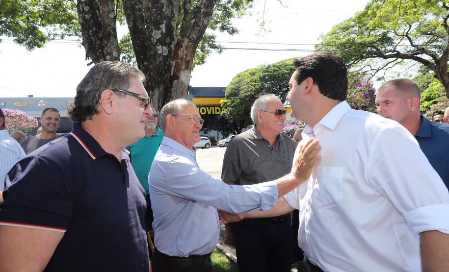 GOVERNADOR REPASSA RECURSOS EM CIANORTE.
O governador Carlos Massa Ratinho Junior assinou neste sábado (25), a homologação para ordem de serviços de pavimentação de ruas e avenidas em Cianorte, região noroeste do Paraná. Participaram da solenidade: prefeito de Cianorte, Claudemir Romero Bongiorno; os secretários: de Desenvolvimento Urbano, João Carlos Ortega; de Desenvolvimento Sustentável e Turismo, Márcio Nunes; entre outros.
Cianorte, 25-01-20.
Foto: Arnaldo Alves / AEN.