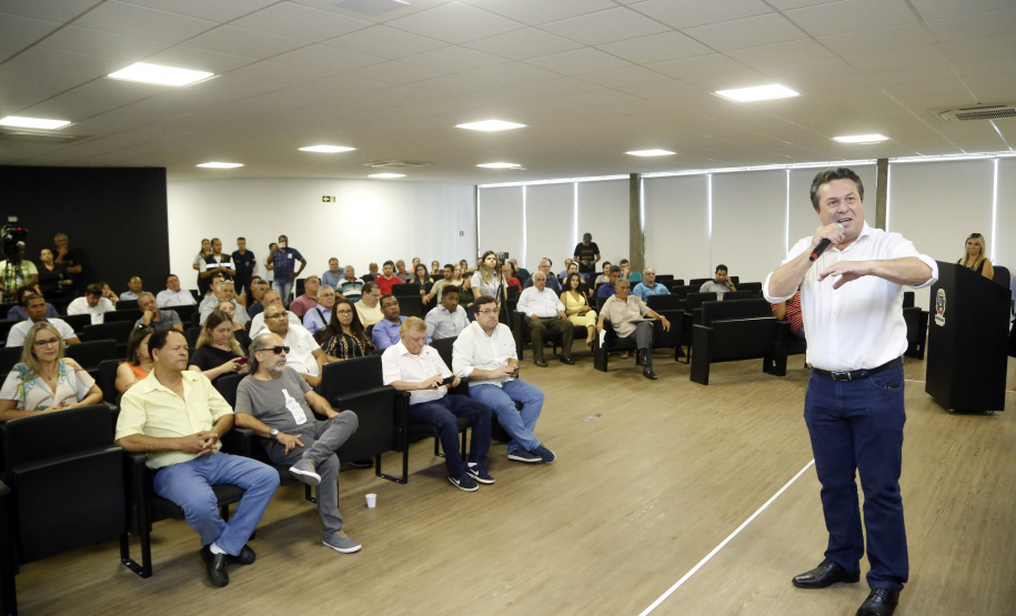 Umuarama recebe mais de 15 milhoes de reais em obras, alem de 900 mil para implementacao de um parque urbano, assinam os recursos os secretarios Joao Carlos Ortega e Marcio Nunes que representaram o governador Carlos Massa Ratinho Junior.
Foto Gilson Abreu/Aen