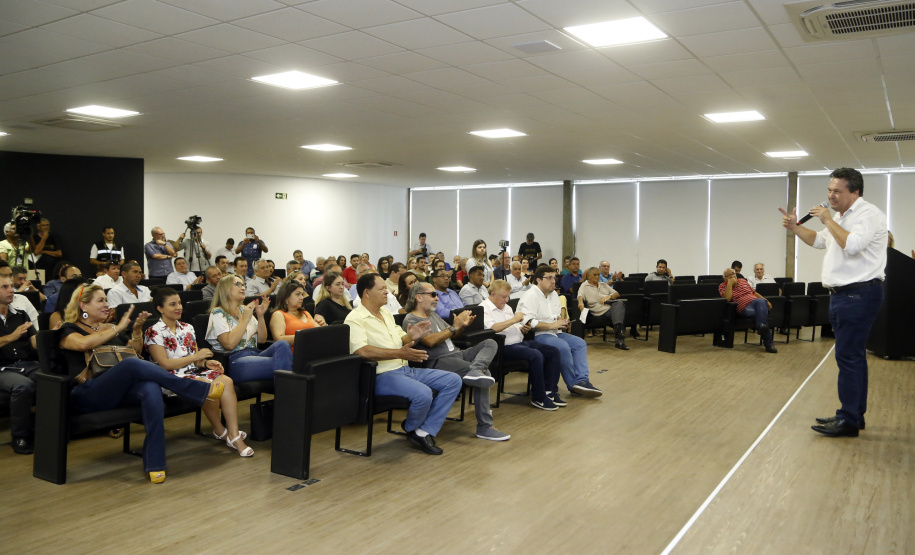 Umuarama recebe mais de 15 milhoes de reais em obras, alem de 900 mil para implementacao de um parque urbano, assinam os recursos os secretarios Joao Carlos Ortega e Marcio Nunes que representaram o governador Carlos Massa Ratinho Junior.
Foto Gilson Abreu/Aen