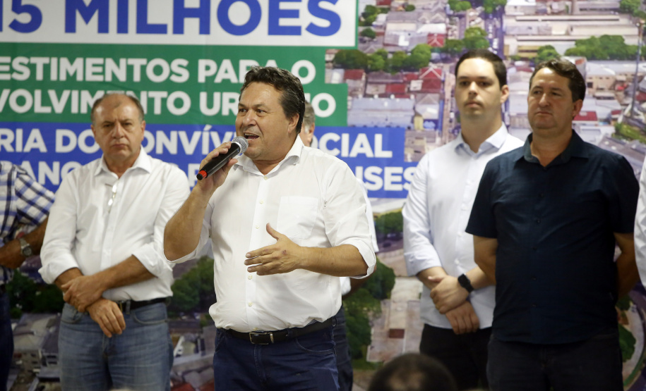 Umuarama recebe mais de 15 milhoes de reais em obras, alem de 900 mil para implementacao de um parque urbano, assinam os recursos os secretarios Joao Carlos Ortega e Marcio Nunes que representaram o governador Carlos Massa Ratinho Junior.
Foto Gilson Abreu/Aen