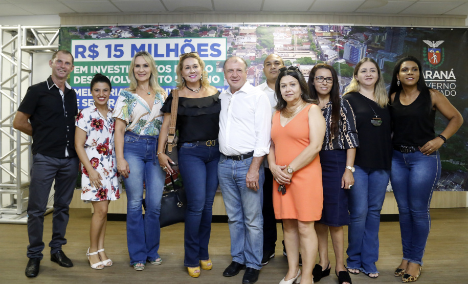 Umuarama recebe mais de 15 milhoes de reais em obras, alem de 900 mil para implementacao de um parque urbano, assinam os recursos os secretarios Joao Carlos Ortega e Marcio Nunes que representaram o governador Carlos Massa Ratinho Junior.
Foto Gilson Abreu/Aen