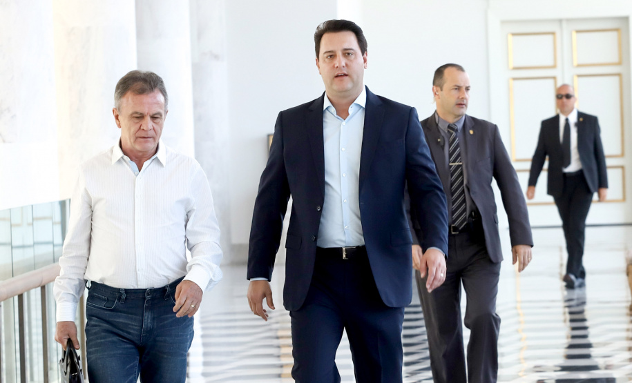 O governador Carlos Massa Ratinho Junior reúne-se com a bancada de deputados federais do Paraná, em Curitiba. 
Curitiba, 27-01-20
Foto: Arnaldo Alves / AEN.