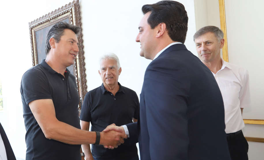 O governador Carlos Massa Ratinho Junior reúne-se com a bancada de deputados federais do Paraná, em Curitiba. 
Curitiba, 27-01-20
Foto: Arnaldo Alves / AEN.