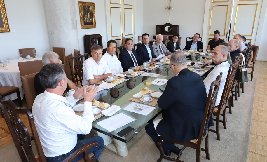 O governador Carlos Massa Ratinho Junior reúne-se com a bancada de deputados federais do Paraná, em Curitiba. 
Curitiba, 27-01-20
Foto: Arnaldo Alves / AEN.
