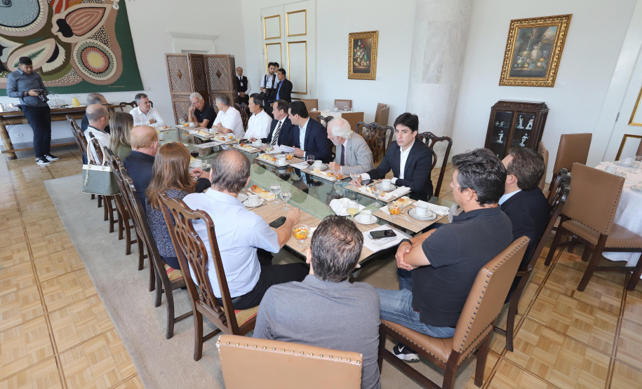 O governador Carlos Massa Ratinho Junior reúne-se com a bancada de deputados federais do Paraná, em Curitiba. 
Curitiba, 27-01-20
Foto: Arnaldo Alves / AEN.