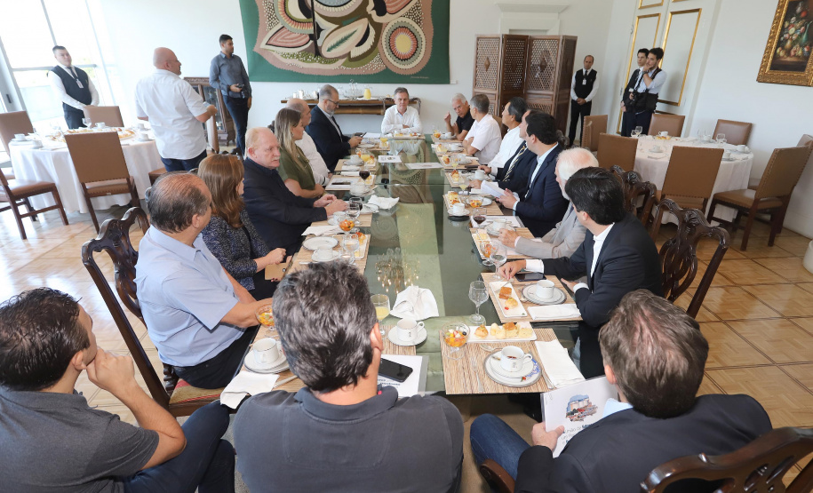 O governador Carlos Massa Ratinho Junior reúne-se com a bancada de deputados federais do Paraná, em Curitiba. 
Curitiba, 27-01-20
Foto: Arnaldo Alves / AEN.