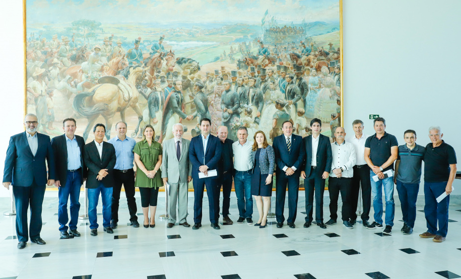 O governador Carlos Massa Ratinho Junior reúne-se com a bancada de deputados federais do Paraná.
