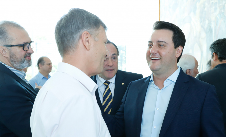 O governador Carlos Massa Ratinho Junior reúne-se com a bancada de deputados federais do Paraná.